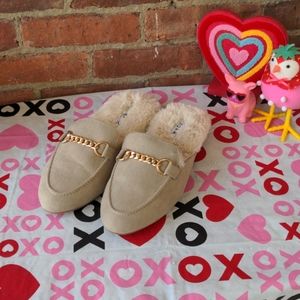 Torrid slide on mule